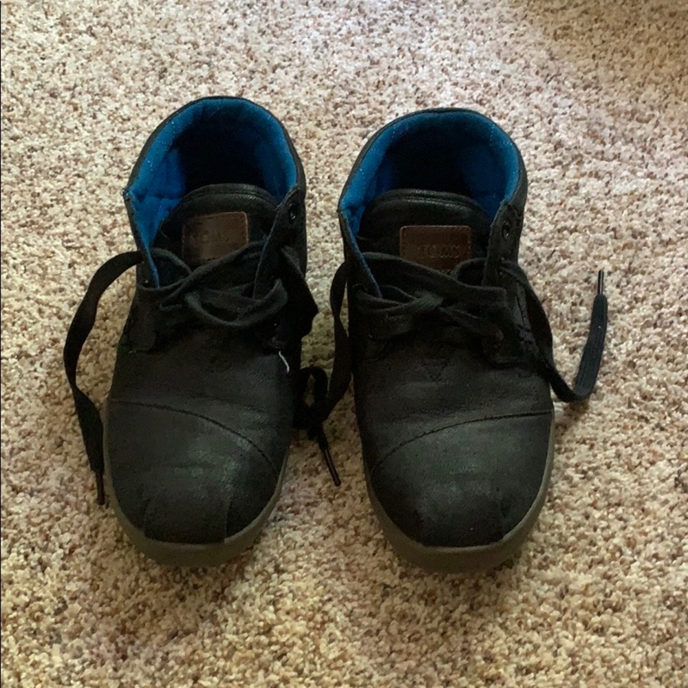 TOMS | Black Lace Up Ankle Shoes